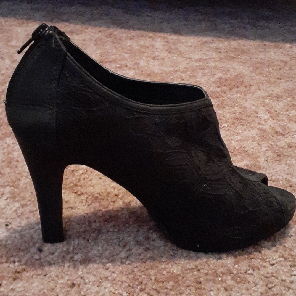Maurice's size 9 high heel